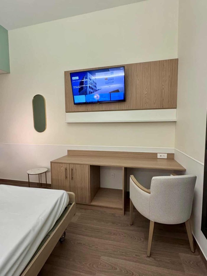Photo bureau/tv de chambre de repos de la clinique Polyclinique Saint-Roch